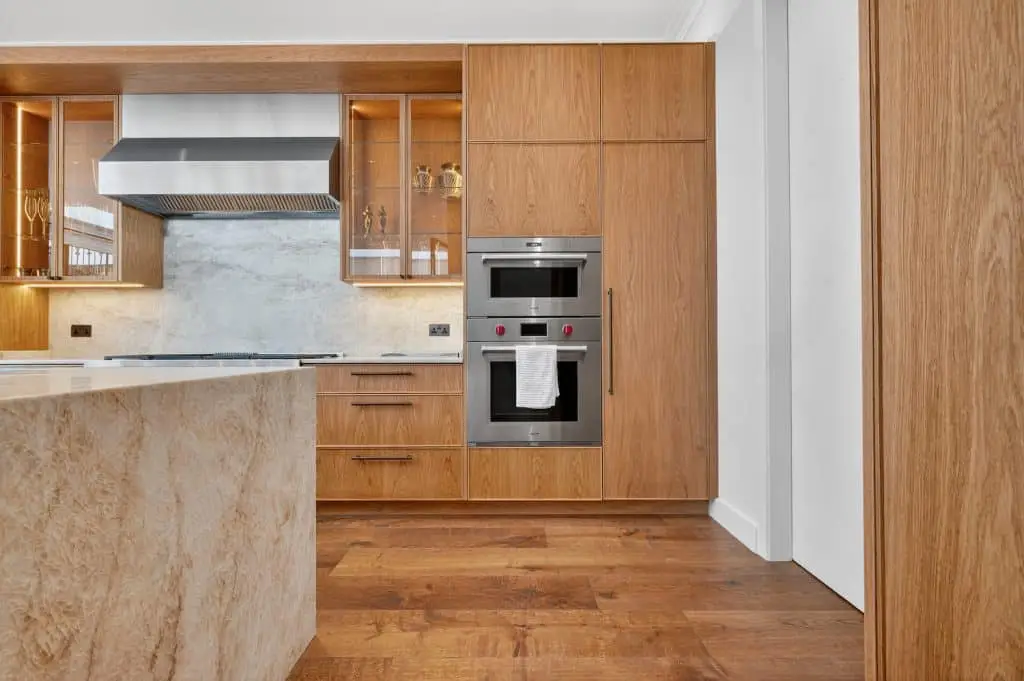 Scandi Shaker Doors in natural oak veneer.