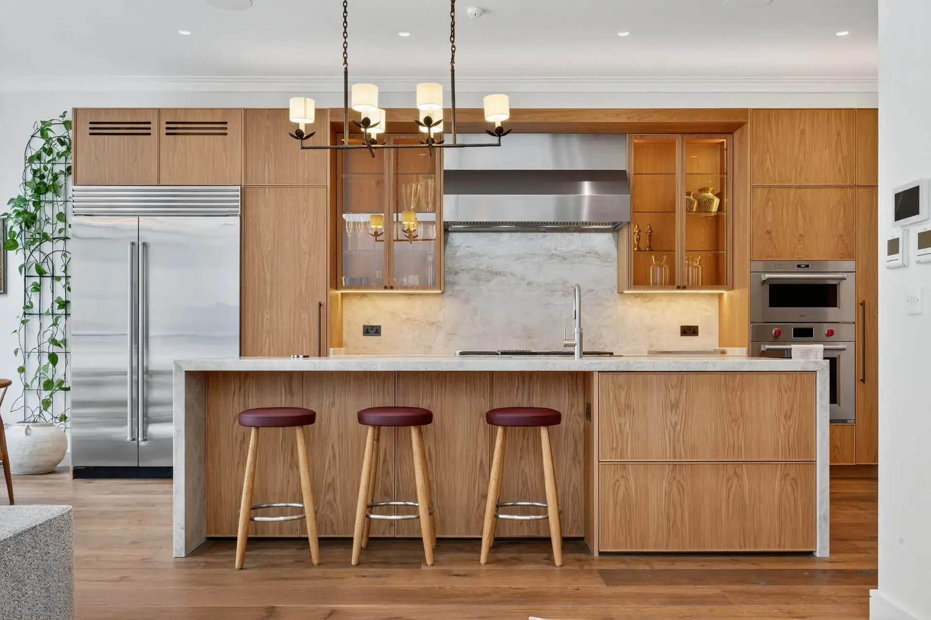 Scandi Shaker Doors in natural oak veneer.